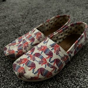 Multi canvas rhino toms shoes